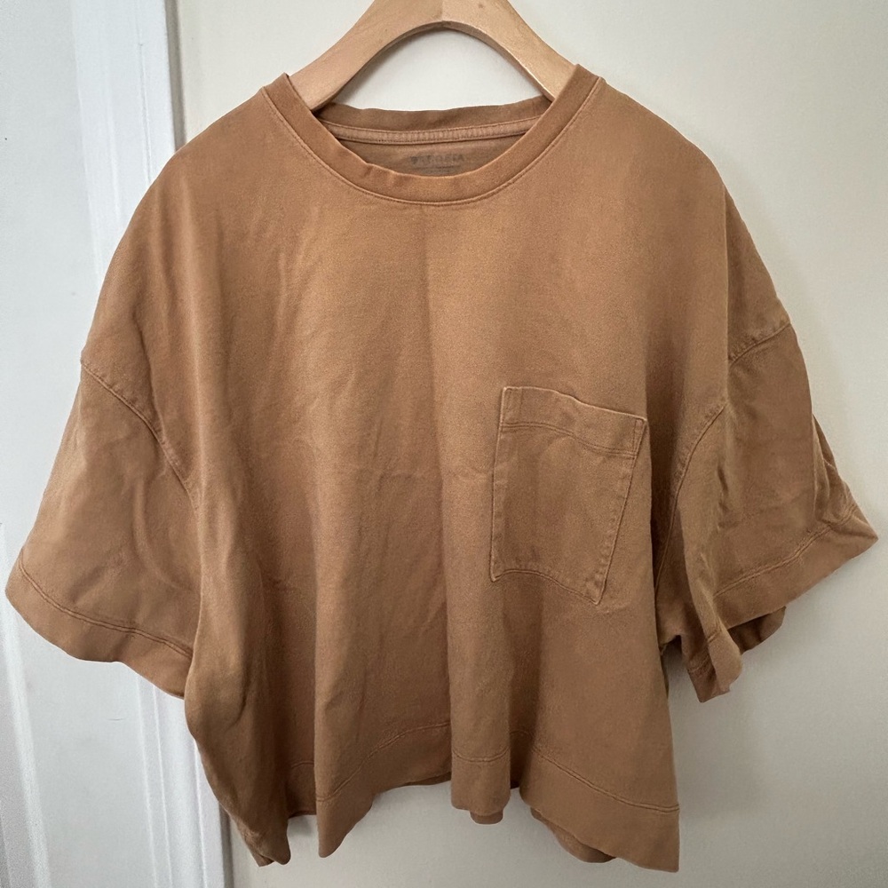 Athleta Tan Crew Neck T-Shirt